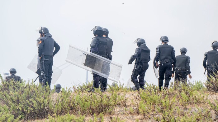 Die spanischen Einsatzkräfte waren von dem Ansturm schlicht überwältigt – nun soll das Militär ...