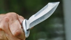 Einem 24-Jährigen wurde in den Rücken gestochen 
