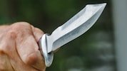 Einem 24-Jährigen wurde in den Rücken gestochen 