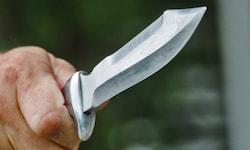 Der Mann war fuchsteufelswild und bedrohte Passanten mit einem Messer (Symbolbild).