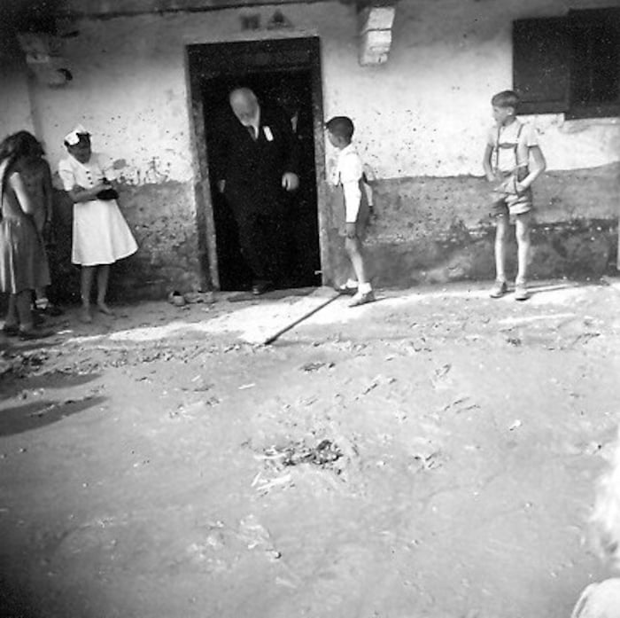 Der frisch gewählte Bundespräsident Theodor Körner besuchte im Jahr 1951 Kundl und machte sich ...