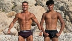 Cristiano Ronaldo und sein Sohn Junior beim „Mucki“-Vergleich