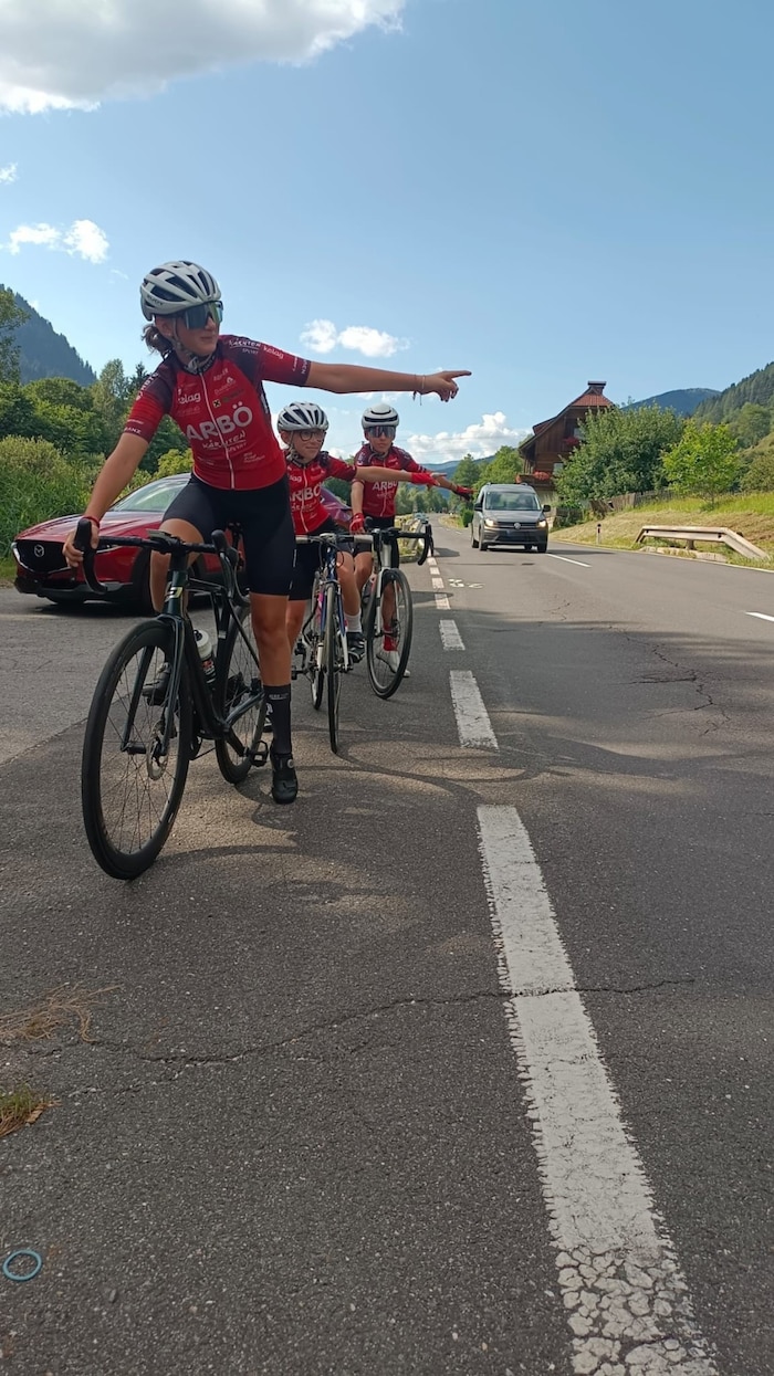 Radfahrende Kinder sind durch den fehlenden Radweg besonders im Straßenverkehr gefährdet.