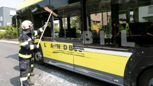 Zwei Fensterscheiben gingen komplett zu Bruch. 