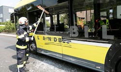 Zwei Fensterscheiben gingen komplett zu Bruch. 