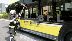 Zwei Fensterscheiben gingen komplett zu Bruch. 