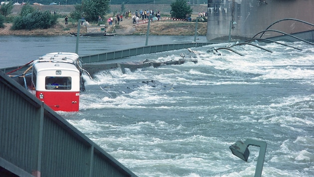 Die Wiener Reichsbrücke war gegen 5 Uhr morgens eingestürzt; dieses Bild wurde kurz darauf ...