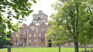 Das wunderschöne Schloss Prugg in Bruck an der Leitha ist seit Jahrhunderten in Besitz der ...