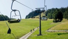 Der Sessellift soll künftig nur noch im Sommer fahren. Skifahrer müssen sich mit dem Schlepper ...