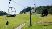 Der Sessellift soll künftig nur noch im Sommer fahren. Skifahrer müssen sich mit dem Schlepper ...