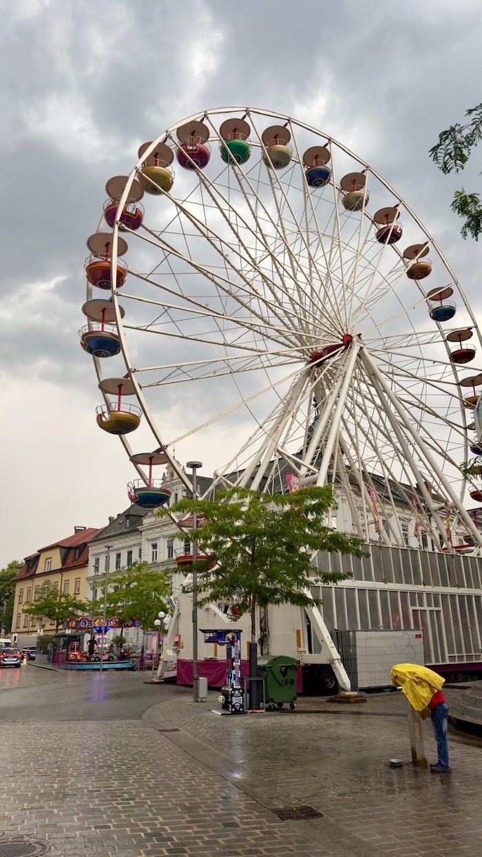 Eine Unwetterfront fegte über das Kirchtagsgelände.