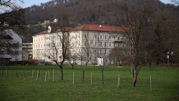 Der Park beim früheren Kloster soll teilweise verbaut werden.