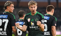 Großer Jubel bei den Kickern des FC Wacker Innsbruck – sie sind mit einem Sieg in die 2. Liga ...