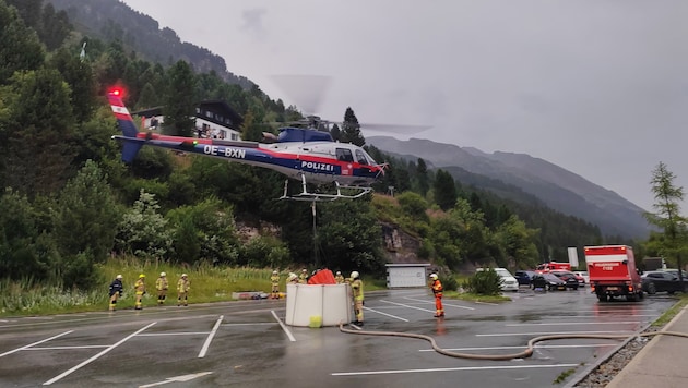 Das Feuer musste per Helikopter bekämpft werden.