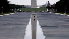 Dem „Reflecting Pool“ sollte unter Donald Trump zu neuem Glanz verholfen werden. Das Projekt ...