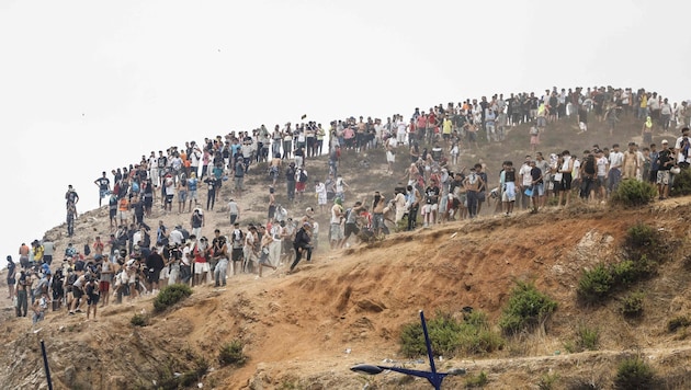 Zehntausende Flüchtlinge stürmten die spanische Exklave Ceuta, die spanische Regierung soll ...