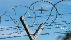 Nach vier Jahren Rund-um-die-Uhr-Überwachung ist ein islamistischer Gefährder in Deutschland nun ...