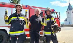 Josef Rumpold und die Feuerwehr Poggersdorf mit dem Wespenspray – es wird nur in Ausnahmefällen ...