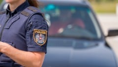 Die Polizei sucht nun nach zwei Unbekannten. (Symbolbild)