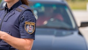 Die Polizei sucht nun nach zwei Unbekannten. (Symbolbild)
