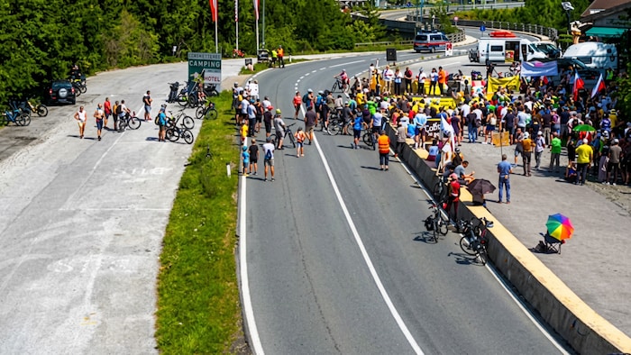 Demo-Teilnehmer in Nassereith im Bereich Fernstein.