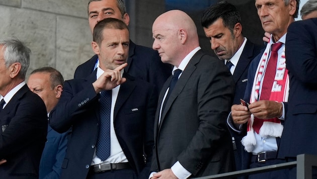 Die Fronten sind verhärtet: UEFA-Boss Aleksander Ceferin (li.) und FIFA-Chef Gianni Infantino.