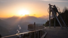 Der rund 90-minütige Friedenswanderweg findet bei der Friedensglocke des Alpenraumes seinen ...