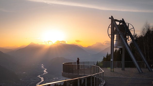 Der rund 90-minütige Friedenswanderweg findet bei der Friedensglocke des Alpenraumes seinen ...