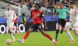 Carney Chukwuemeka (Mitte) verletzte sich beim Testspiel der Dortmunder.