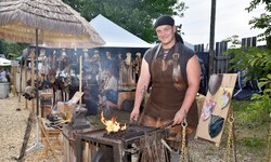 Der Mittelaltermarkt lädt zum Schauen und Staunen ein.
