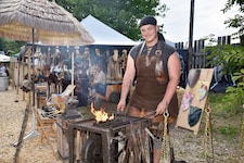 Der Mittelaltermarkt lädt zum Schauen und Staunen ein.