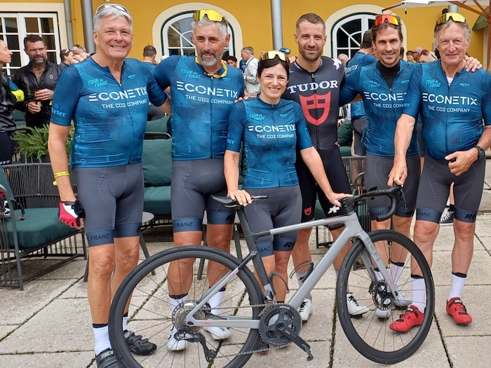 Franz Klammer (re.) mit Alt-Landeshauptmann Peter Kaiser, den Organisatoren Ronny Hohenberger ...