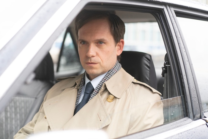 Viele kennen ihn aus „Suits“: Patrick J. Adams als FBI-Agent.