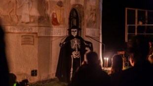 Die Stimmung in Metnitz ist mystisch. Der Tod nimmt, unabhängig von Stand und Alter.