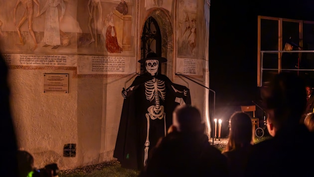 Die Stimmung in Metnitz ist mystisch. Der Tod nimmt, unabhängig von Stand und Alter.