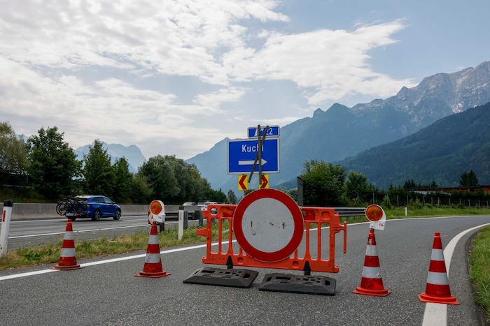 Die Autobahn-Ausfahrt in Kuchl war für den gesamten Verkehr gesperrt.