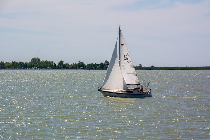 Boote mit einem Tiefgang von 80 Zentimetern können in Jois nicht mehr aus dem Hafen auslaufen. ...