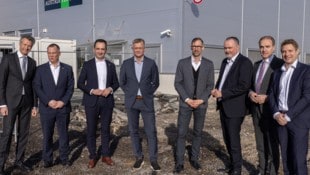 Doskozil (3. v. re.) und Wirtschaftslandesrat Leonhard Schneemann (2. v. re.) seit Jahren mit ...