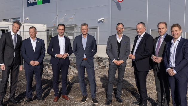 Doskozil (3. v. re.) und Wirtschaftslandesrat Leonhard Schneemann (2. v. re.) seit Jahren mit ...
