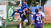 Austria Klagenfurt (im Bild Aleks Ristic gegen Donau-Goalie David Holzer) gewann beim Auftakt ...
