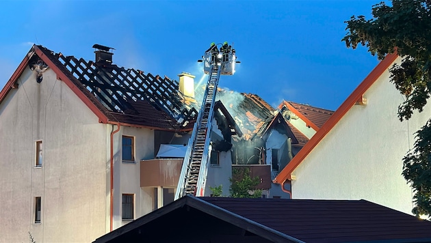 Das Feuer brach im Obergeschoß aus.