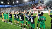 Die Wacker-Mannschaft bedankte sich bei den Fans.