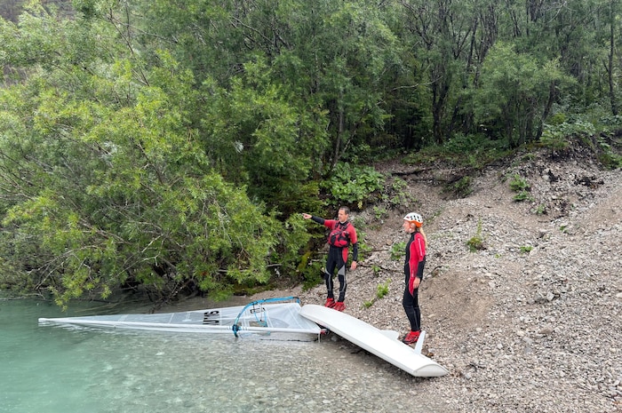 Mehrere Windsurfer mussten gerettet werden.