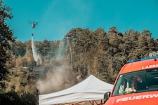 19 Feuerwehren, zahlreiche Landwirte und ein Polizeihubschrauber halfen zusammen, um die Flammen ...