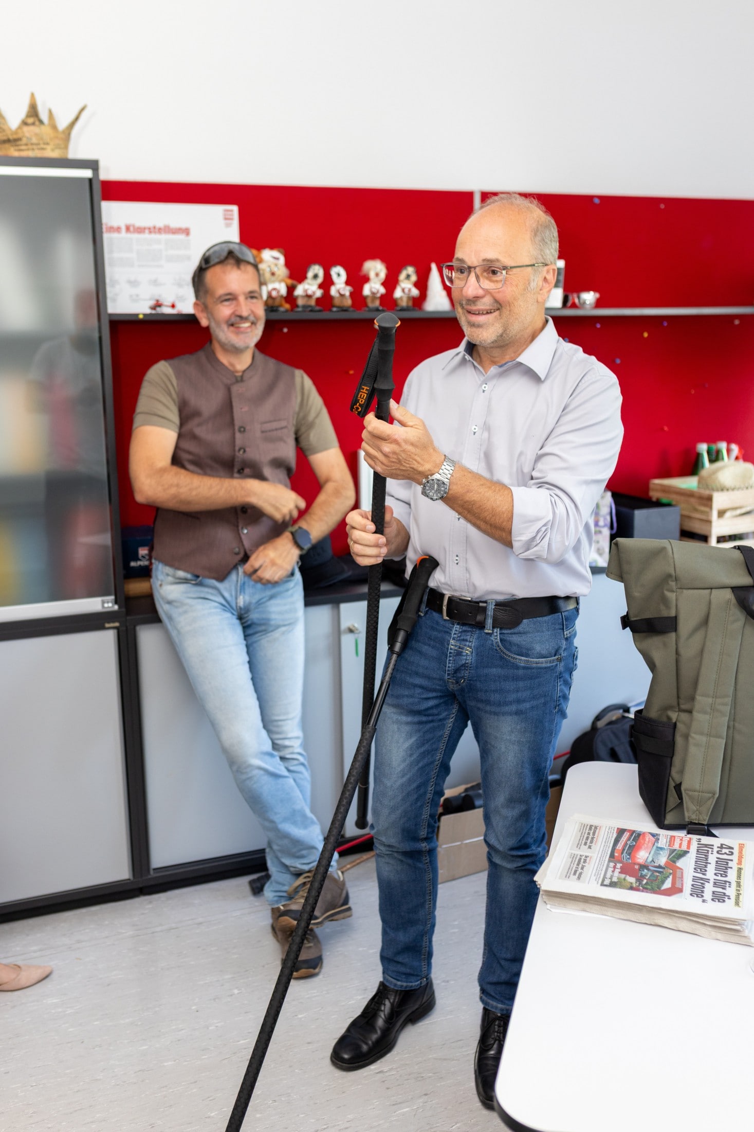 „Bergkrone“-Redakteur Hannes Wallner überraschte den leidenschaftlichen Wanderer mit neuen ...