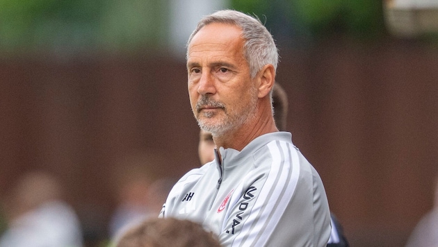 Eintracht-Trainer Adi Hütter sieht keinen Bedarf, eines seiner größten Talente abzugeben.