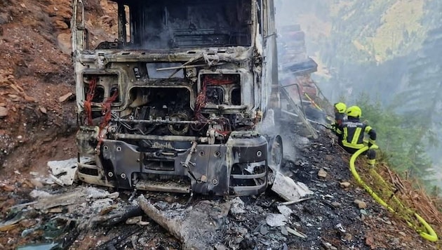 Der Lkw brannte aus.