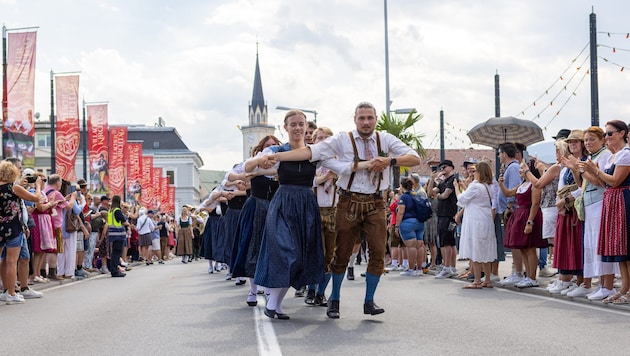 Der Trachtenumzug zählt zu den Programmhöhepunkten beim Kirchtag.