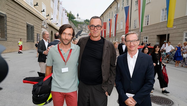 Jedermann-Teufel Christoph Luser mit Albert Ostermaier und Thaddaeus Ropac (v.l.).