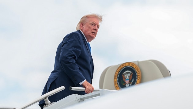 Die Wiederaufnahme der Verhandlungen verkündete US-Präsident Donald Trump vor Journalisten in ...